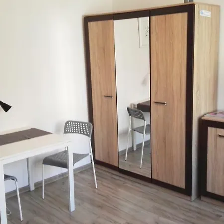 게스트하우스 Stanislawowska 11 4rooms *